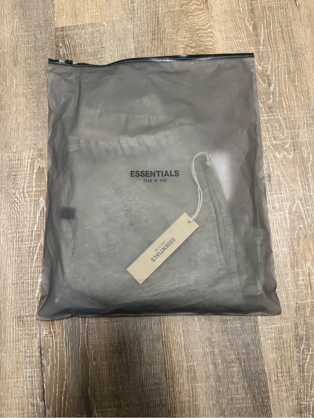 Fear of God Essentials Shorts - Picture 6 of 6